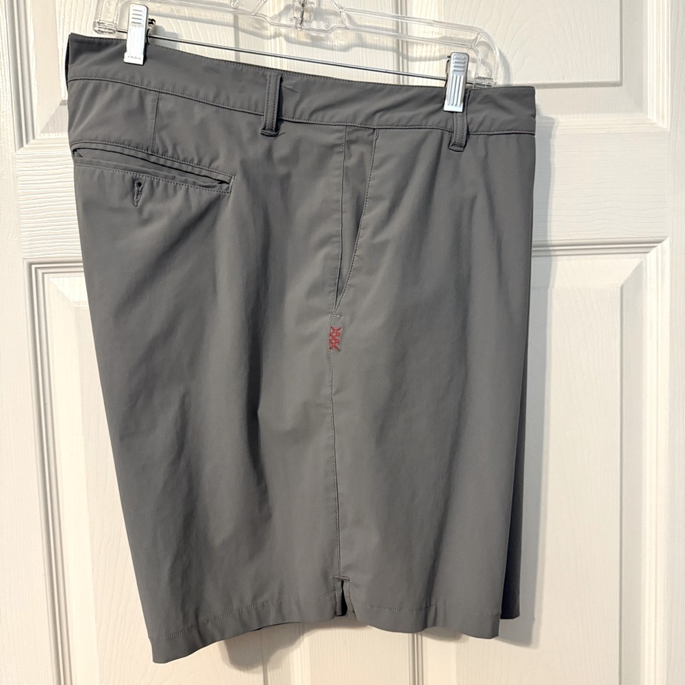 Rhone 8” Resort Short, Medium Gray, Size 40, EUC